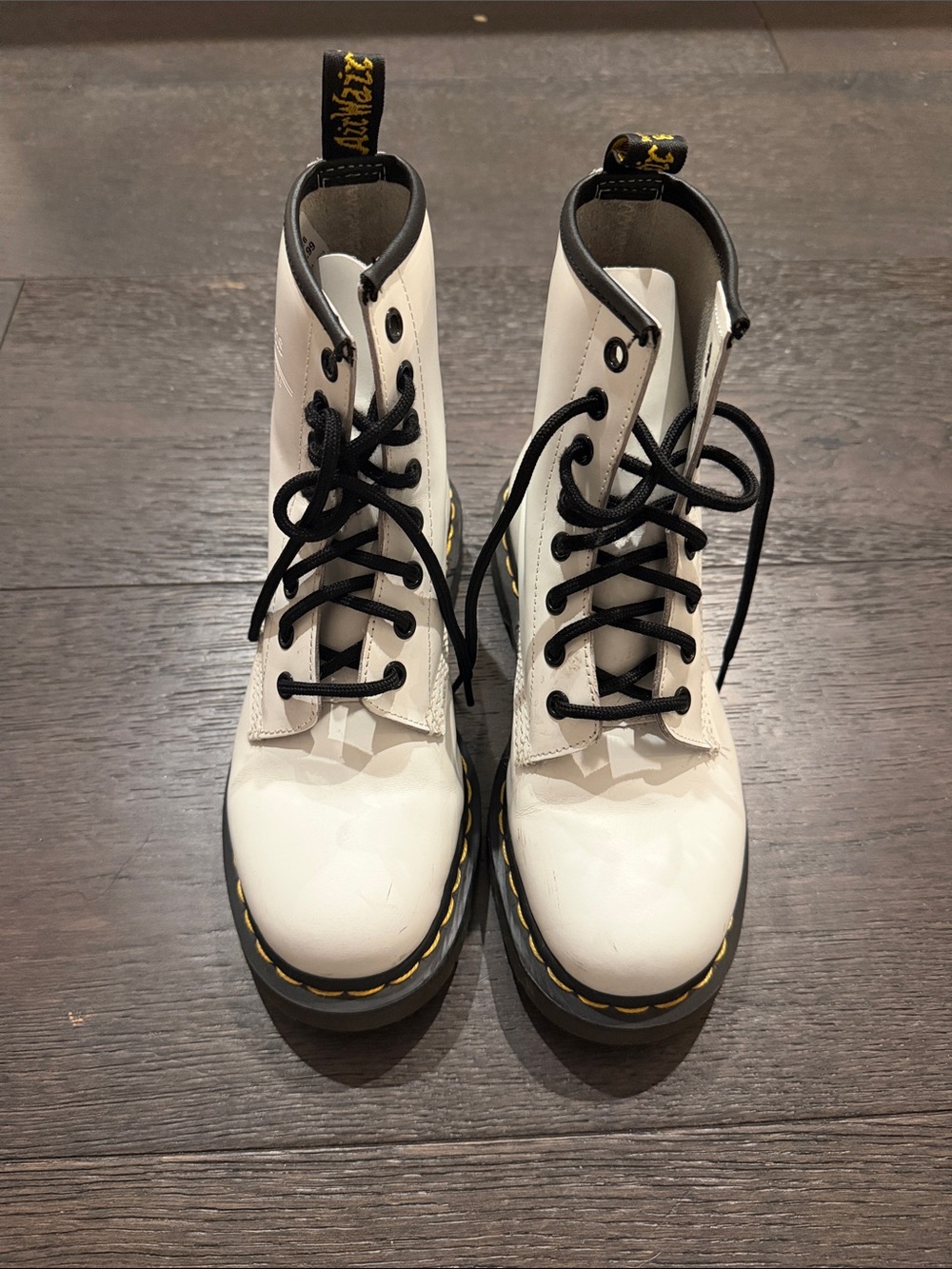 Dr Martens 1460 Smooth Classic Core 8 Eyelet Lace Up In White Size US 6
